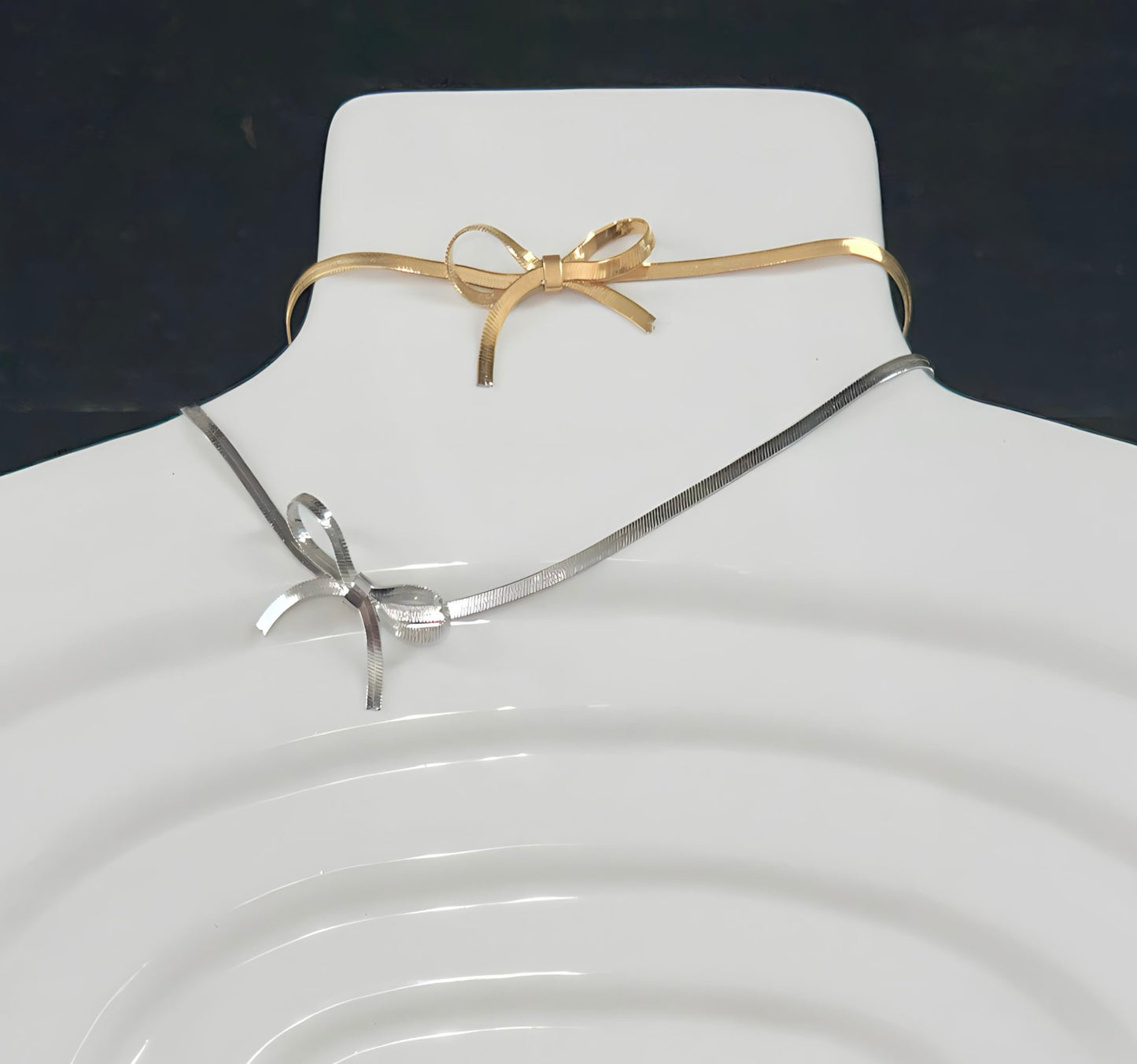 BOW NECKLACE