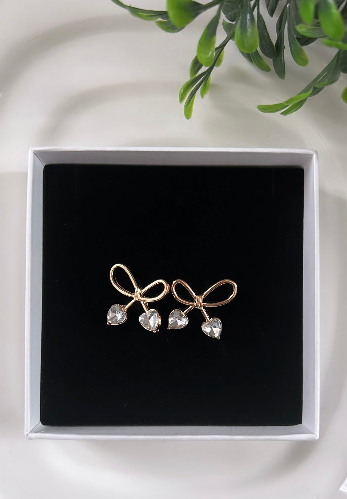 BOWTIE EARRINGS WITH HEART SHAPE