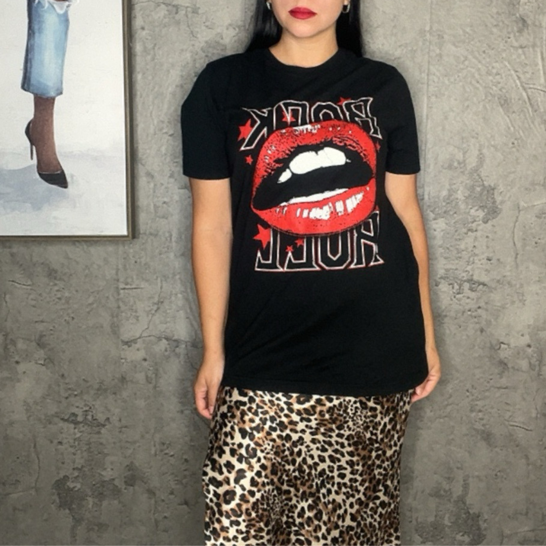 ROCK N ROLL LIP GRAPHIC TEE